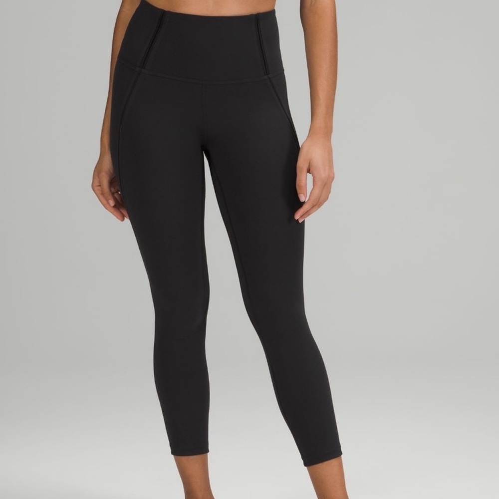 Lululemon Black Mesh Nulu Panel Legging Size 2, 25 inches